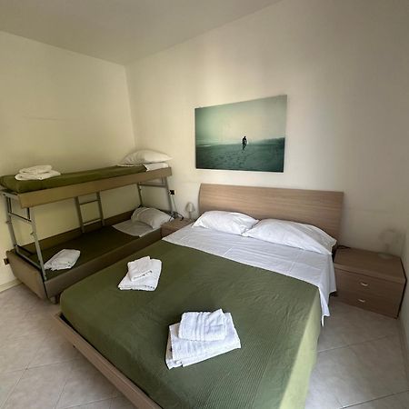 Beach House Holiday Apartments 里米尼 外观 照片