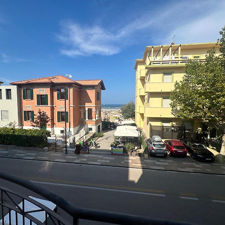 Beach House Holiday Apartments 里米尼 外观 照片