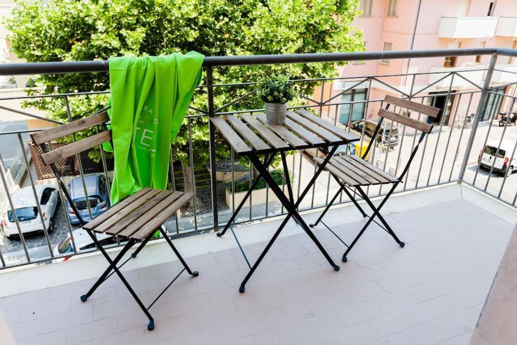 Beach House Holiday Apartments 里米尼 外观 照片