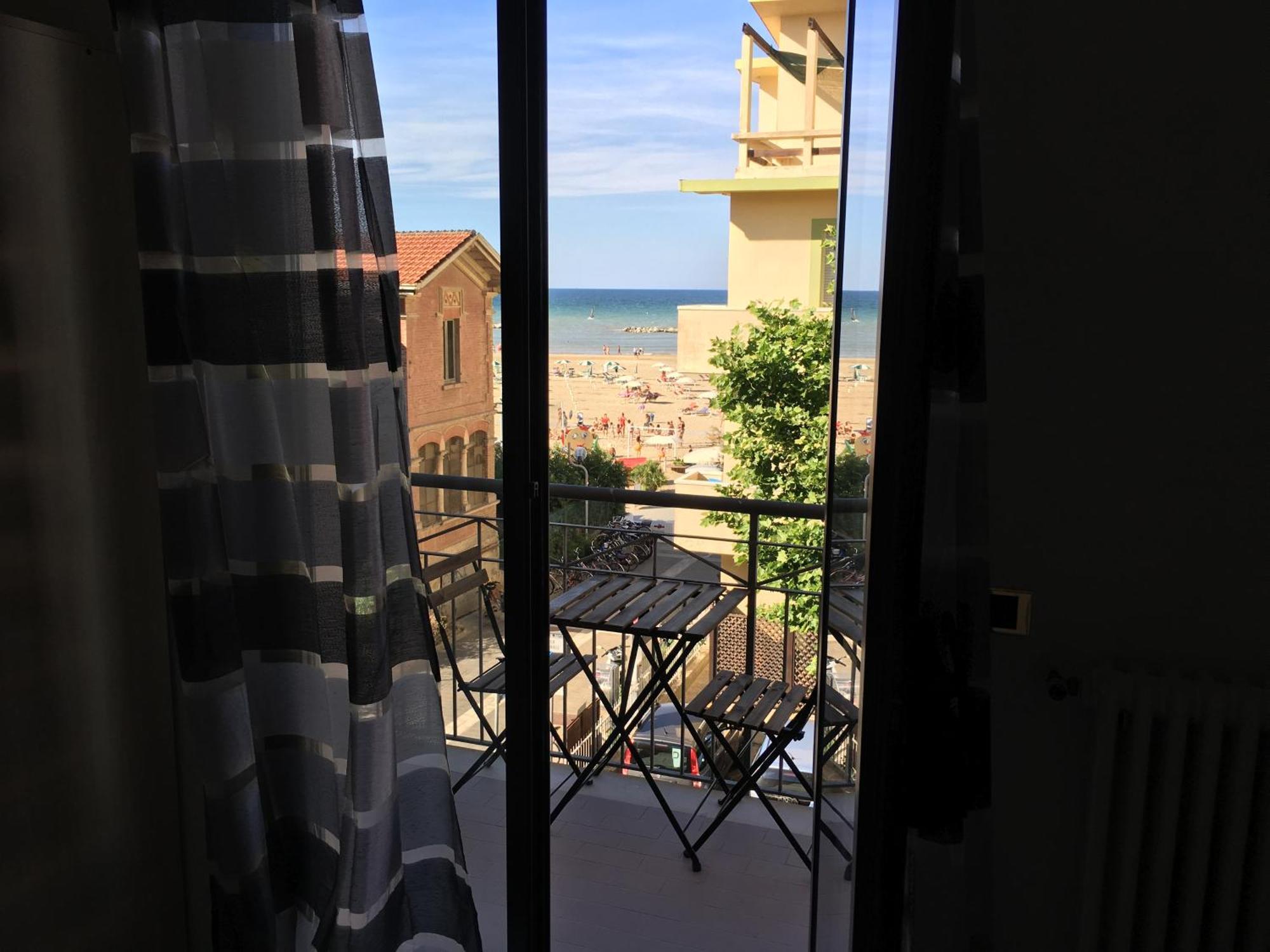 Beach House Holiday Apartments 里米尼 外观 照片