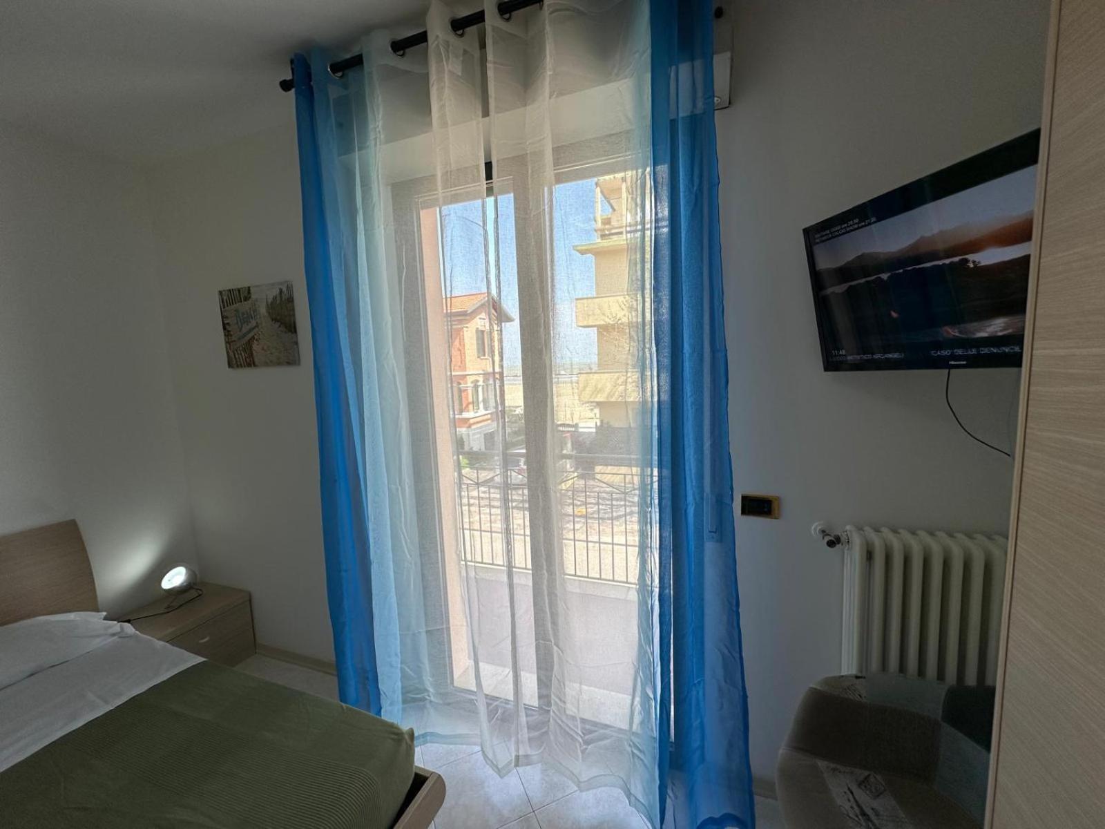 Beach House Holiday Apartments 里米尼 外观 照片