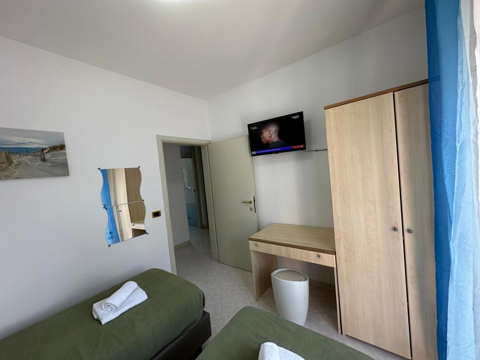 Beach House Holiday Apartments 里米尼 外观 照片