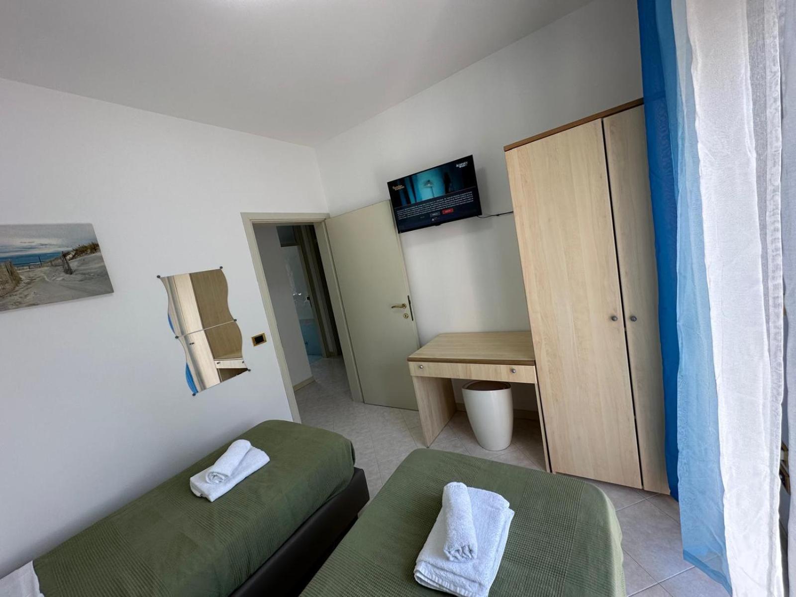 Beach House Holiday Apartments 里米尼 外观 照片